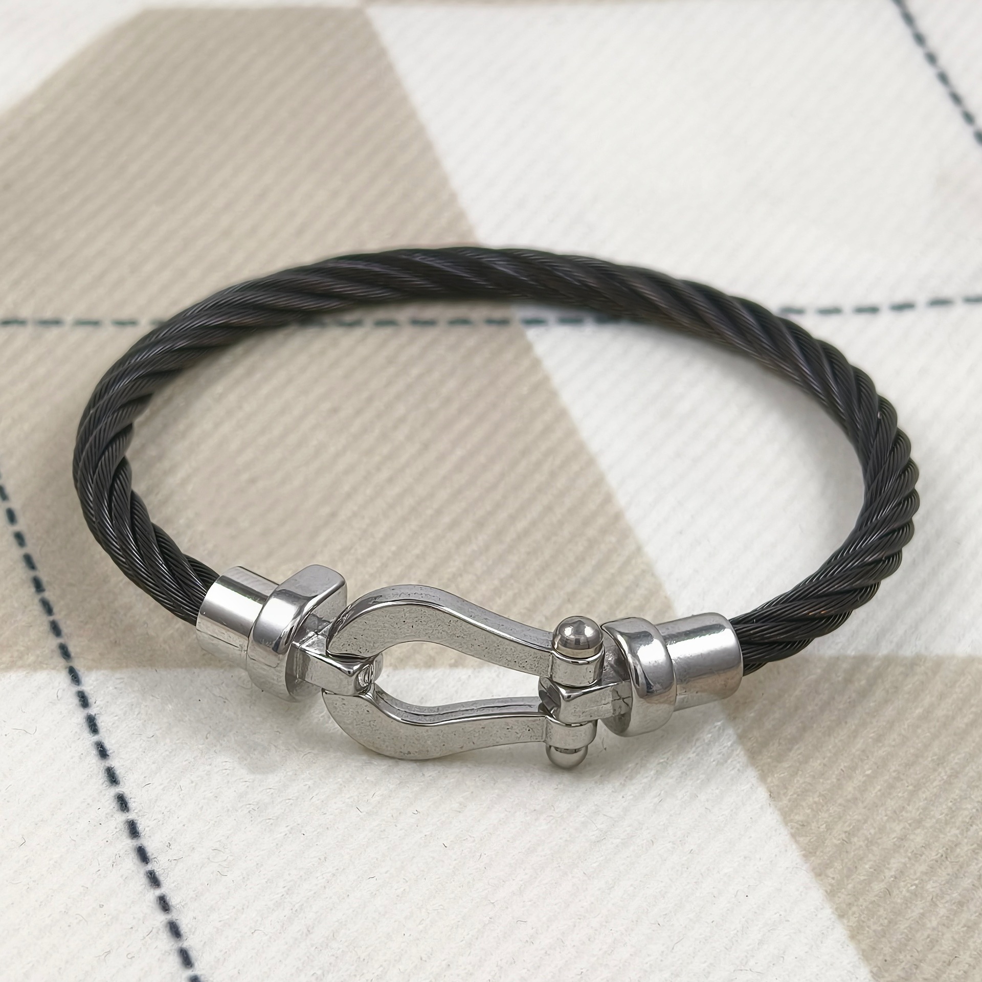 20CM Horse Shoe Bracelet Clasp, Cast and Polished Titanium Steel Gold Plated: Gold-color