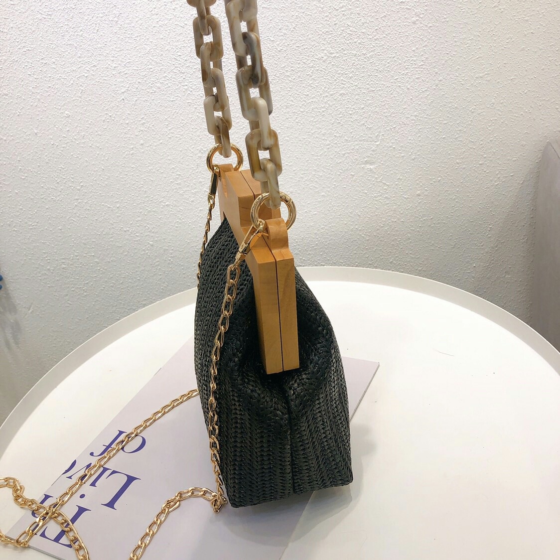 Moda palha tecer clipe de madeira saco de ombro das mulheres luxo acrílico corrente bolsa feminina designer pequena concha bolsa feminina nova