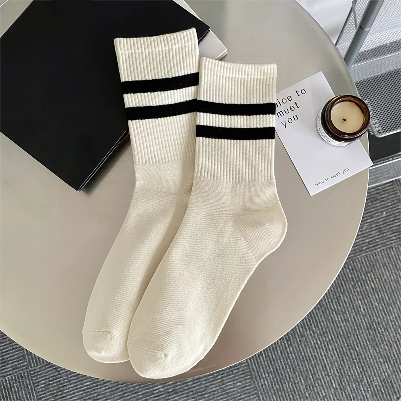Femmes chaussettes japonaise automne nouvelle nouveauté couleur bonbon sport équipage chaussettes pour filles Style Preppy rayé chaussettes décontracté: Fuchsia