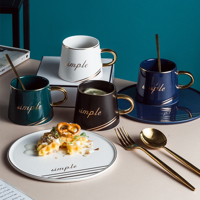 Kondenserad kaffe guldkant keramisk kopp tumlare tekoppar och fat set sojamjölk drinkware frukostmuggar fat sked set