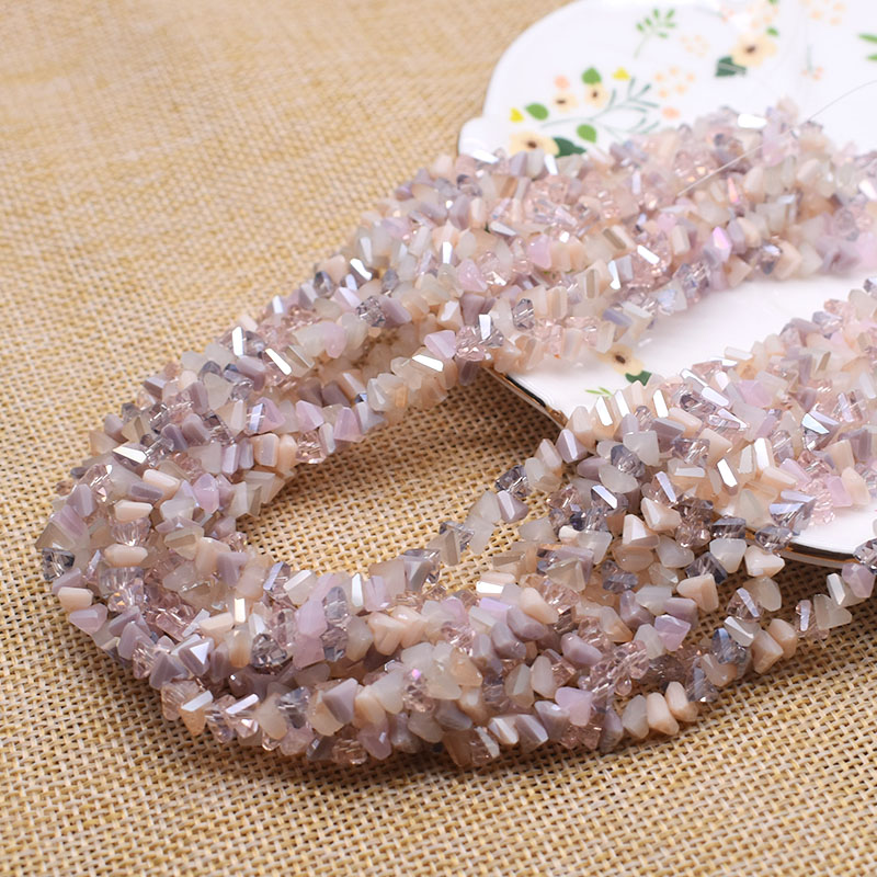 6mm blandede farver facetslebne trekantede glasperler løse spacer glasperler til smykkefremstilling af øreringe gør-det-selv