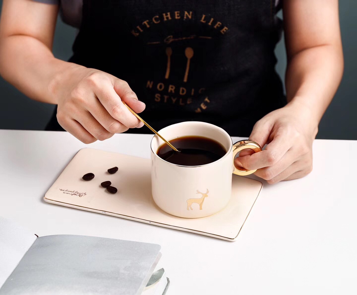Europæisk luksuriøs guldkant keramik kaffekopper og underkopper ske sæt med æske te sojamælk morgenmadskrus desserttallerken: D