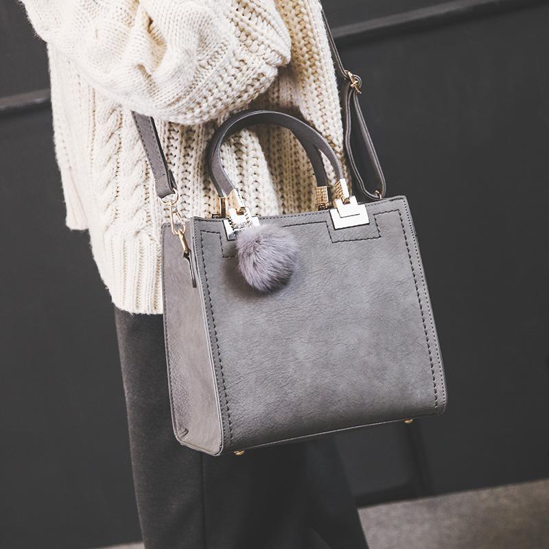 de tendencia, bolso de coreano para mujeres, Bola de Pelo que combina con todo, pequeño bolso de hombro, bolso de mensajero para mujeres: Gris