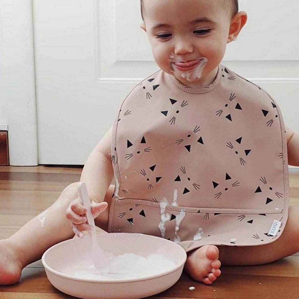 Baby Mouwloze Bib Met Pocket Baby Spullen Kinderen Accessoires Voeden Tekening Schort Waterdichte Verstelbare Leuke Print Slabbetjes