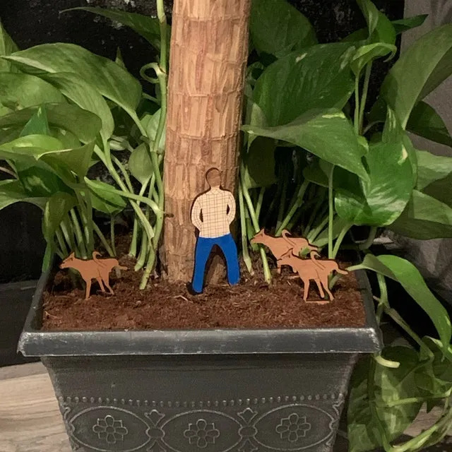 Leuke ingemaakte houten minikaart vader zoon hond tuin huis bloempot decoratie tuindecoratie