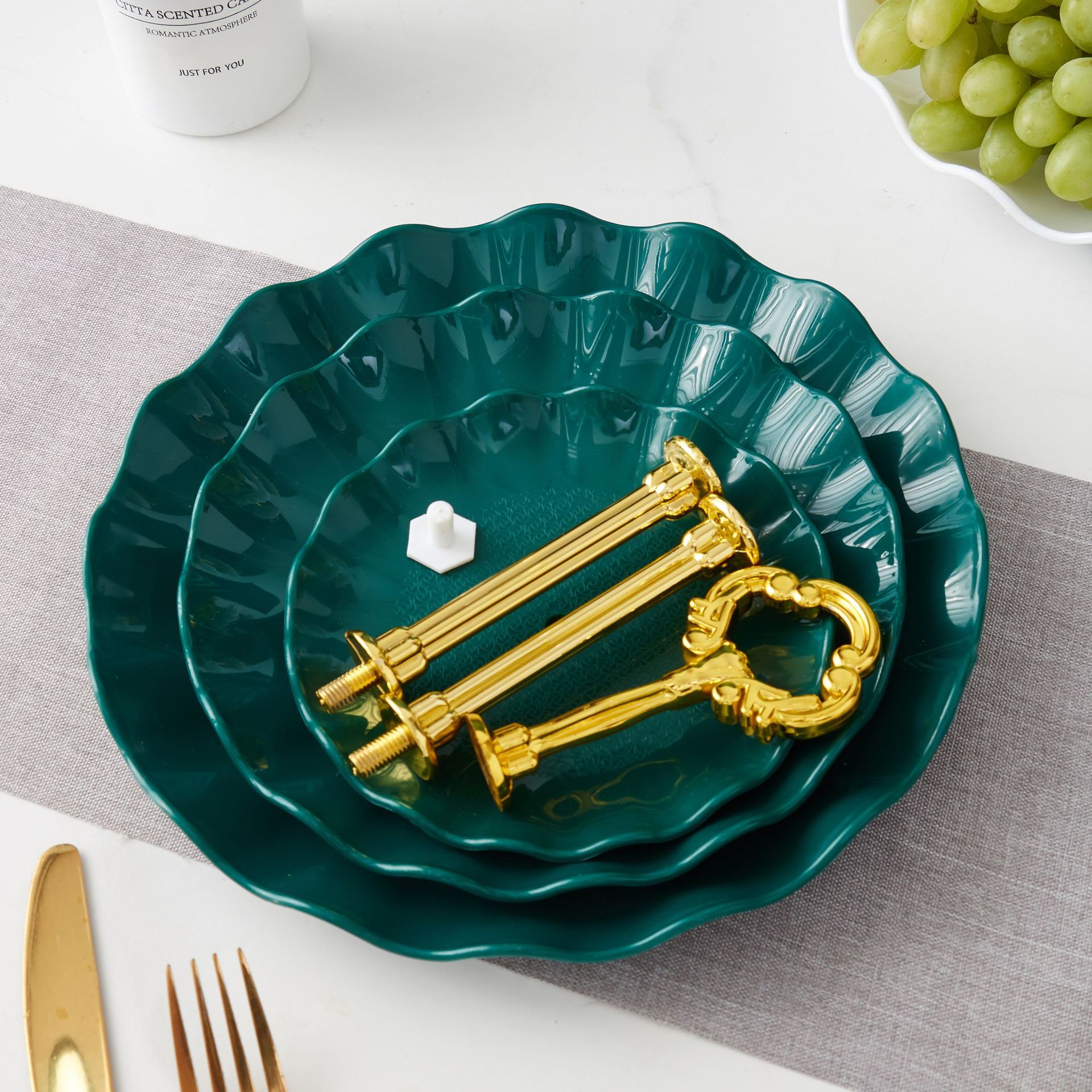European Three-layer Cake Stand Wedding Party Dessert Table Candy Fruit Plate Cake Self-help Display Home Table Decoration Trays