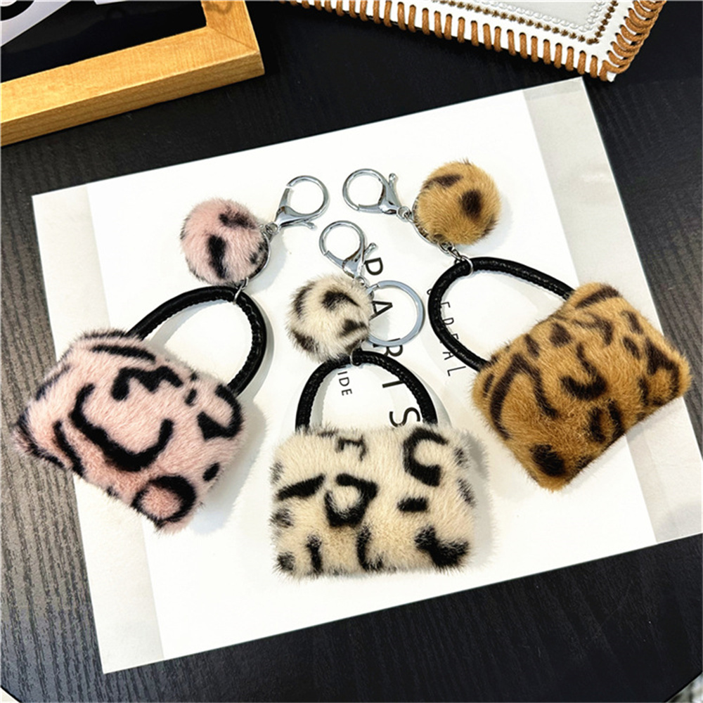Llavero con colgante de leopardo para bolso, colgante de felpa suave con bola de pelo, accesorios para Moto,