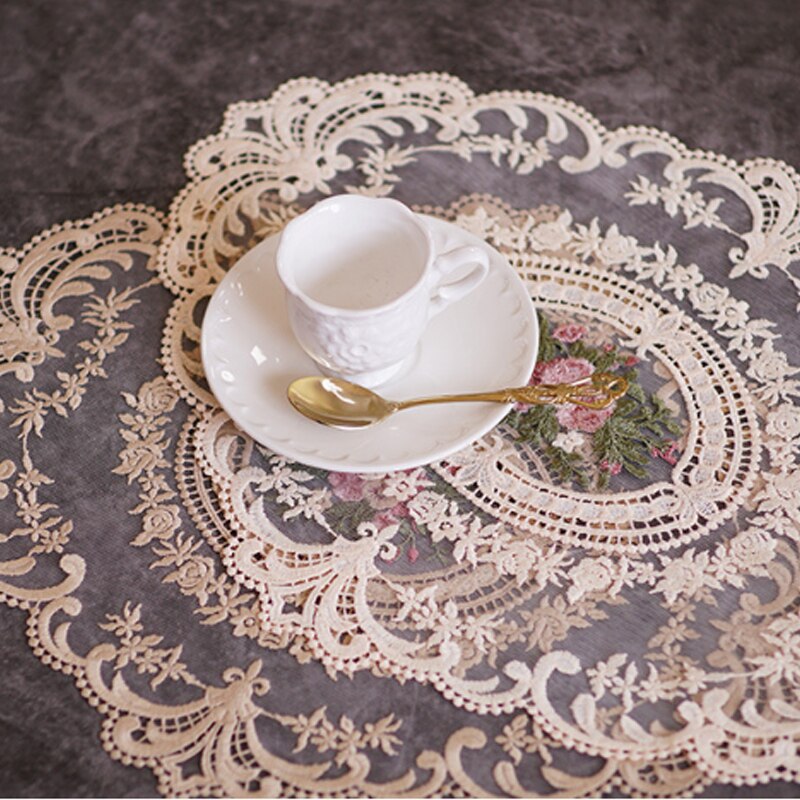 Table broderie artisanat napperon style européen dentelle tissu isolation thermique panneau tapis Anti-brûlure caboteur rétro dentelle tapis de Table