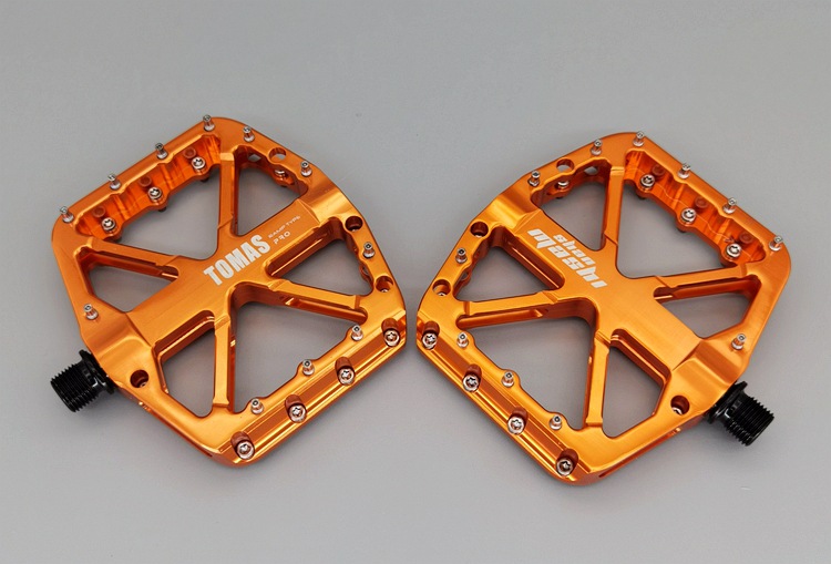 Ultra-light Mountain Bike Pedals CNC Aluminum Alloy Polished 3 Bearing Pedals Downhill Dirt Bike Anti-slip Bicycle Pedals: Orange
