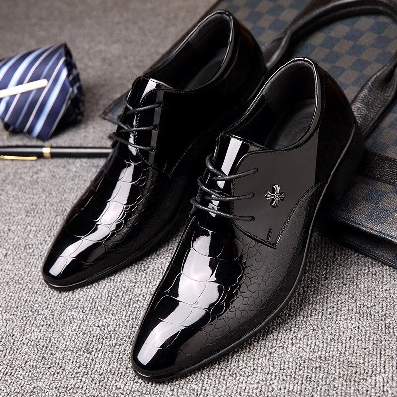 Zapatos de vestir para hombre de Mazefeng, zapatos de piel sintética a la , zapatos de punta estrecha para boda, calzado Formal transpirable para hombre