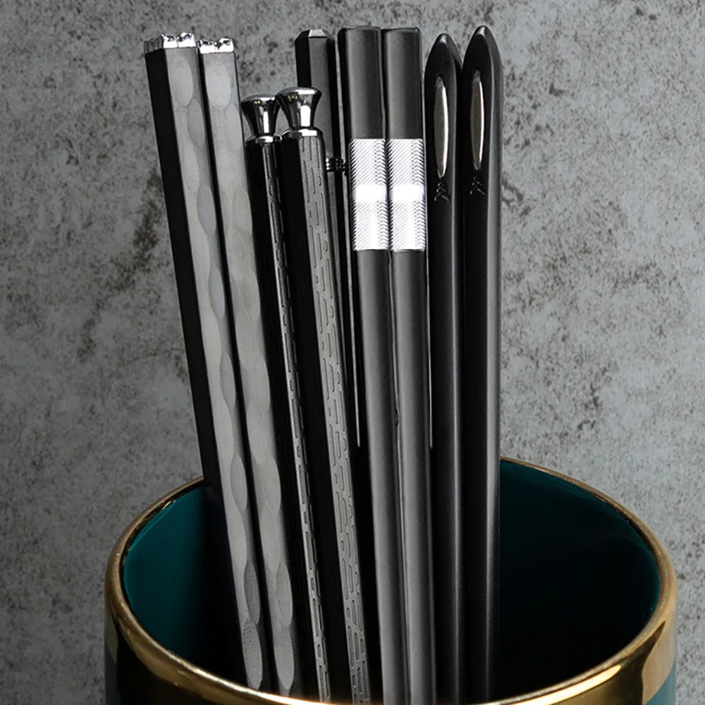 5 Pairs Japanese Chinese Chopsticks Sushi Non-slip Sticks Reusable Metal Korean Chopsticks Set Healthy Alloy Tableware set