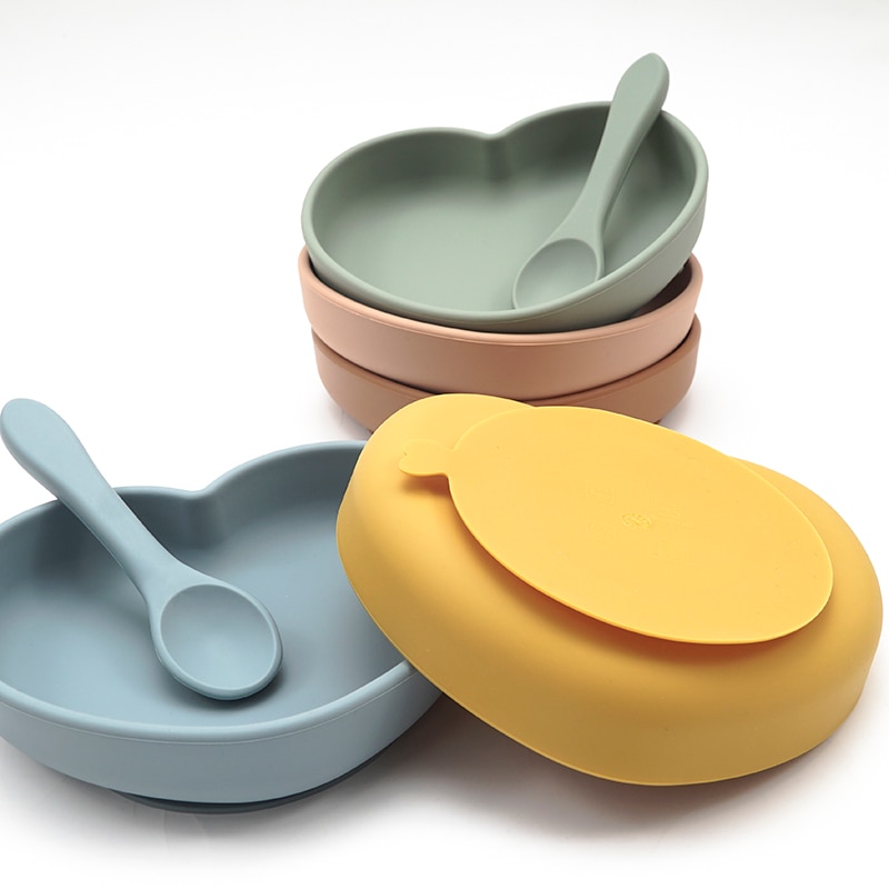 Plato de cena en forma de corazón con succión, juego de alimentación para bebé, cuchara de silicona pura, fácil de limpiar, sin BPA, para Baby Shower, novedad de 2022
