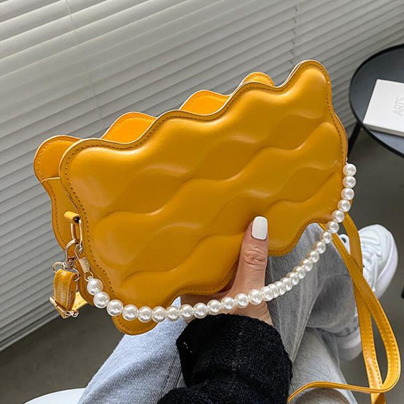 Neue lässig Umhängetaschen für Frauen Schulter Taschen Damen Handtaschen Pu Leder Wellenförmige Perle Kette Bote Taschen