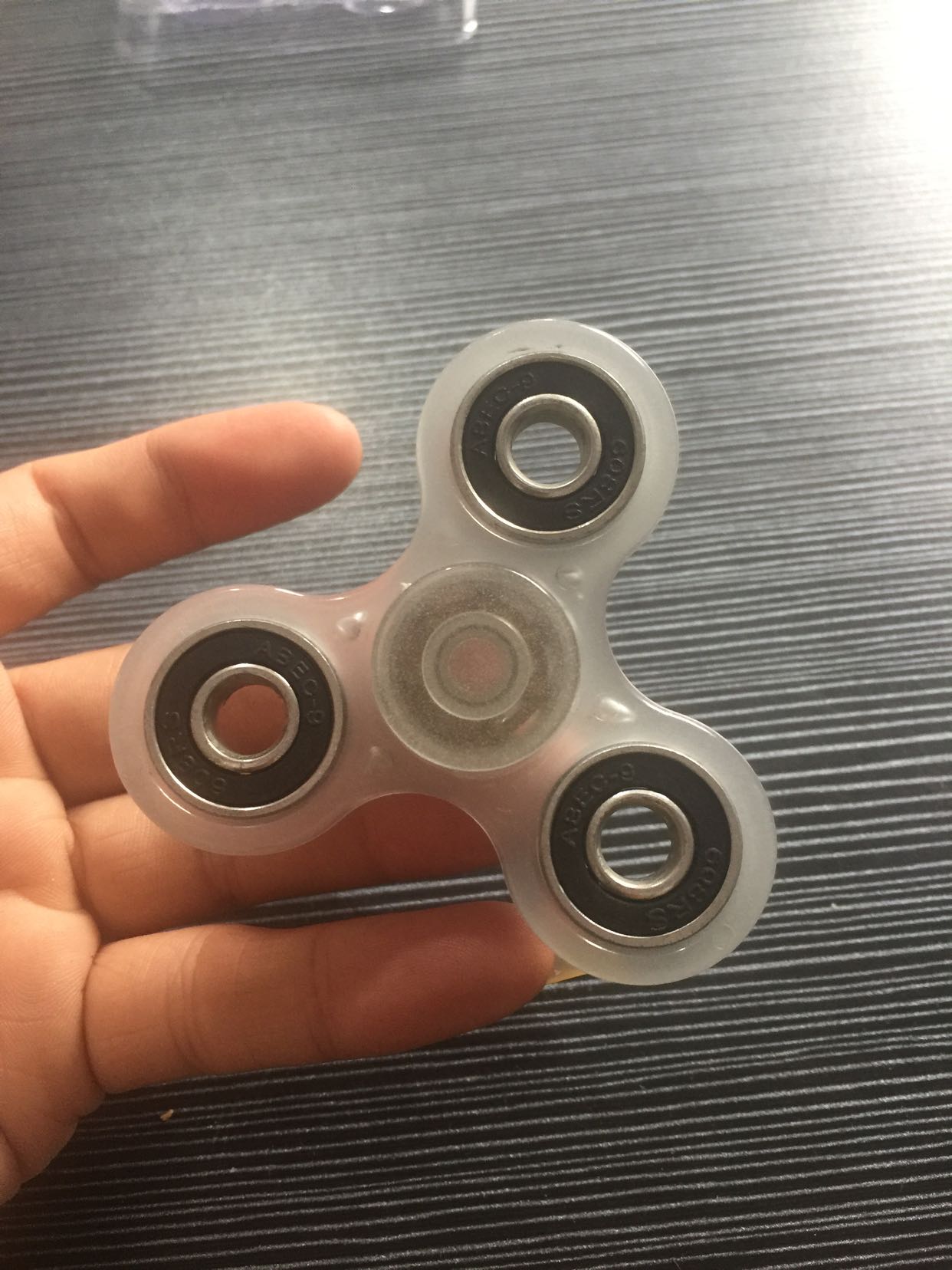 Zk30 hånds spinner fingertupp gyro finger fikse spinner understreke lettelse reliever spiral vitenskap baby leker (gratis): Lw