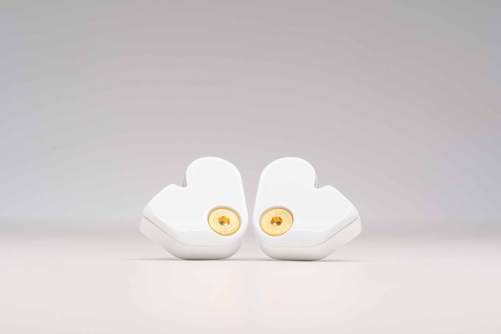 Moondrop SSR In-Ear Earphones Super Spaceship Reference Headphones Dynamic Driver Earbuds with Detachable Cable Headset: White