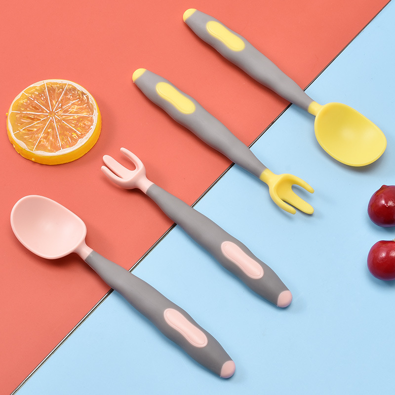 Juego de cucharas y tenedores para bebé, Set de 2 piezas para comida auxiliar, práctico flexible, PP, vajilla de entrenamiento para alimentación
