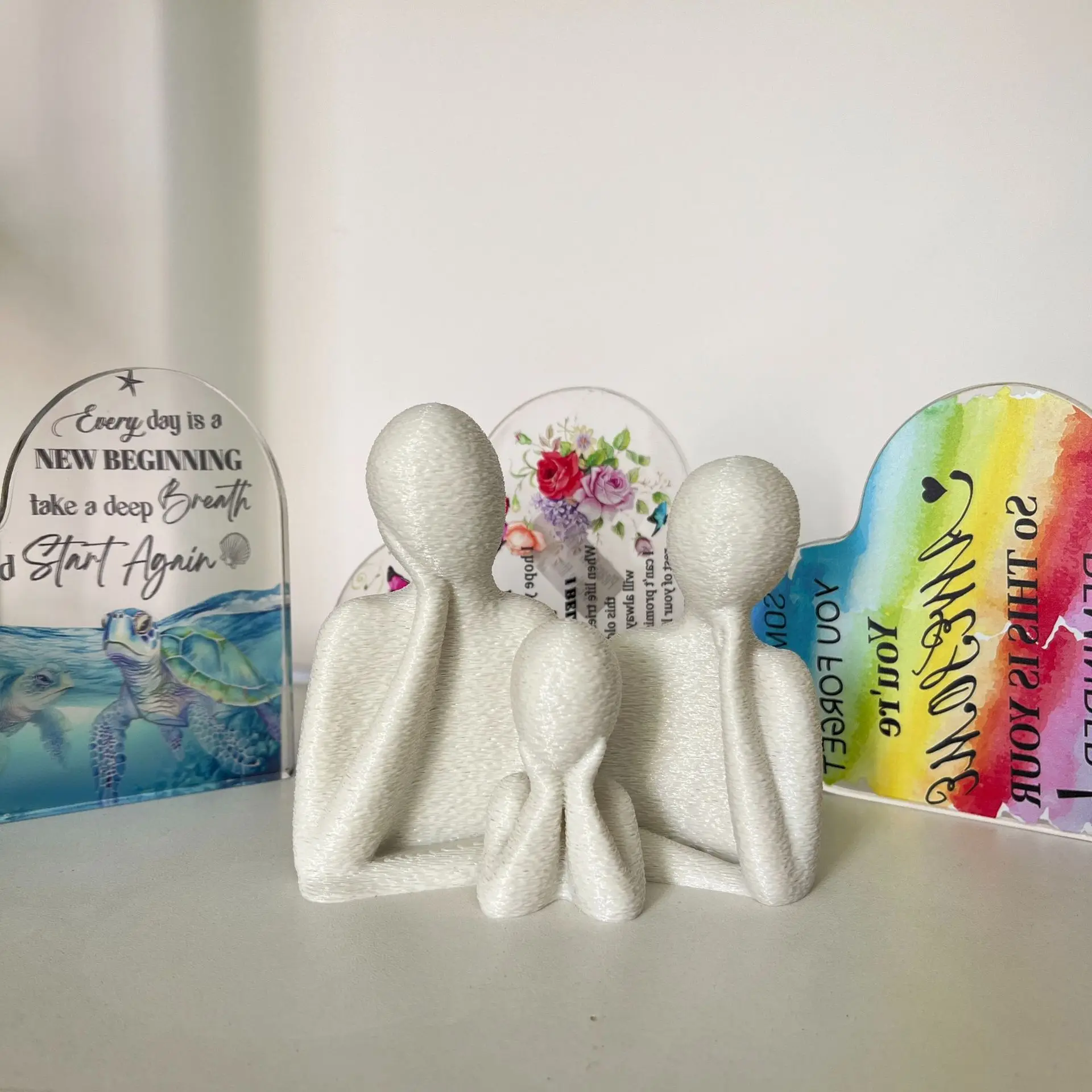 Nueva decoración de impresión 3D para una familia de tres figuras familiares abstractas, blanco y negro, adorno de decoración del hogar: Marfíl