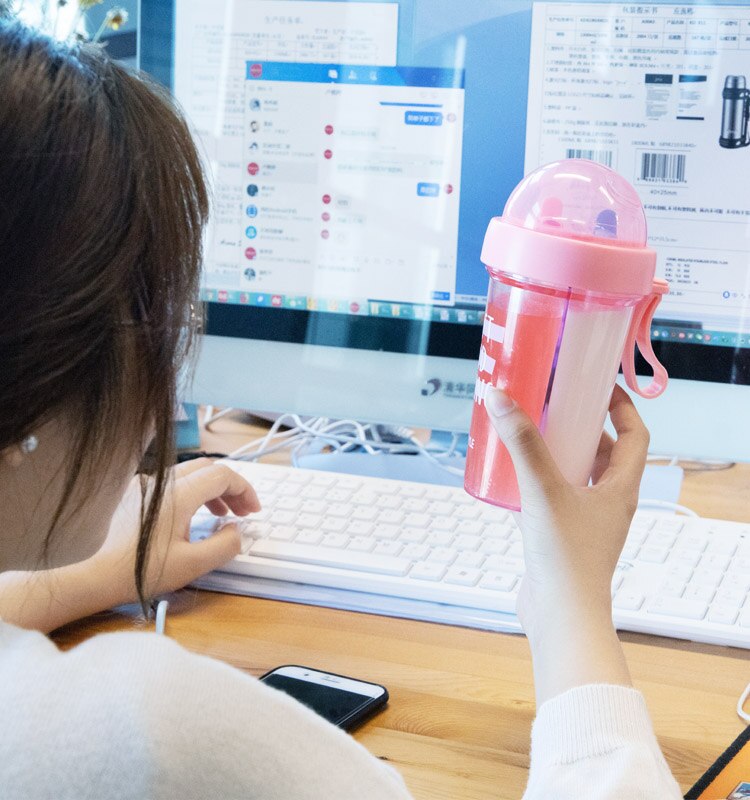 Dubbelfunktions plast shaker flaska protein vattenflaska med sugrör för gym