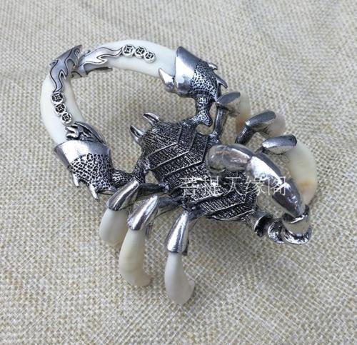 China White copper Scorpion inlay dog teeth decorate Statue