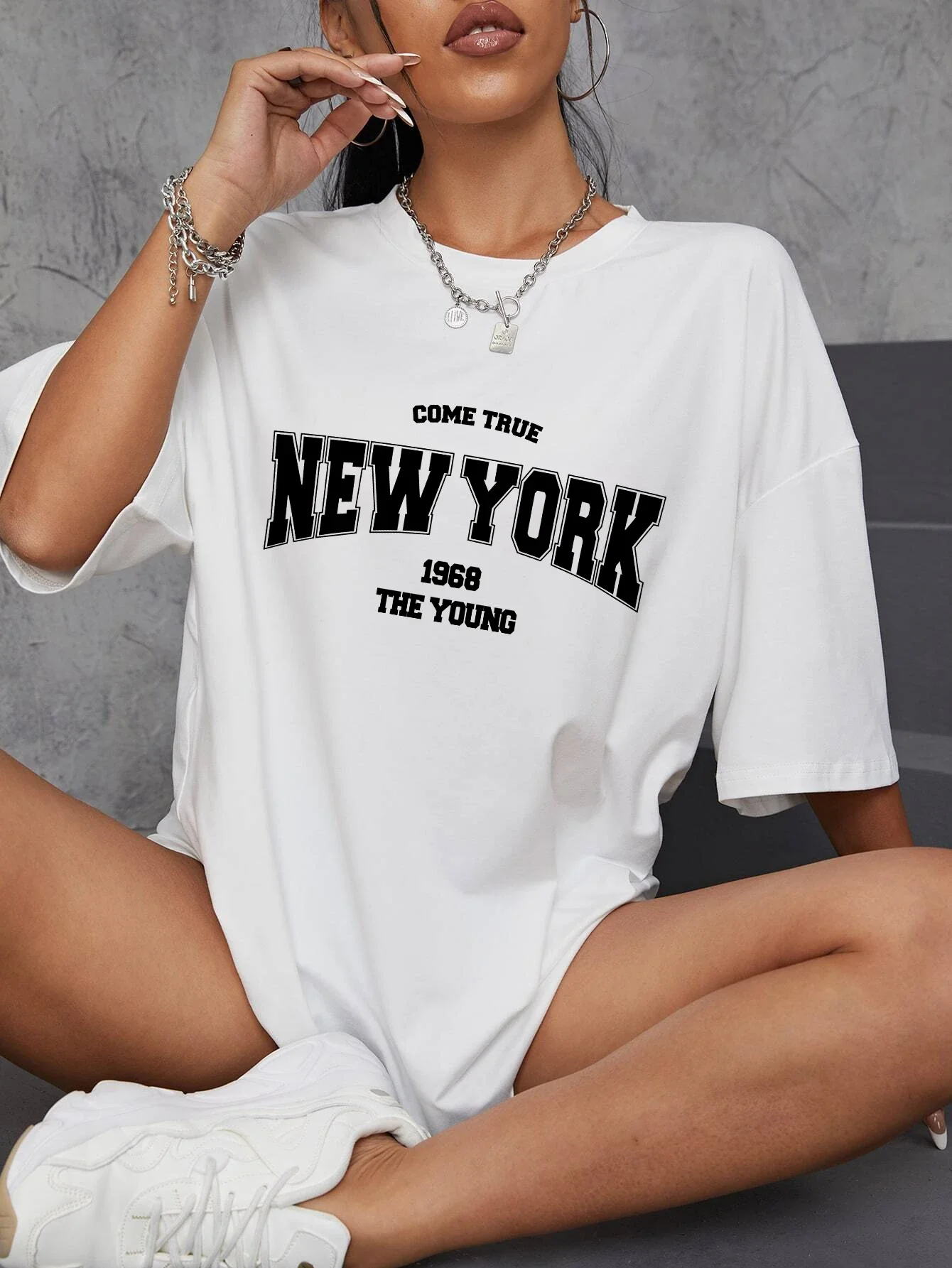 Quand 1968 The York Is Young Woman T shirt, fille, surdimensionné, 03/Top, créativité, streettershirt, vêtements décontractés individuels: XS / Beige