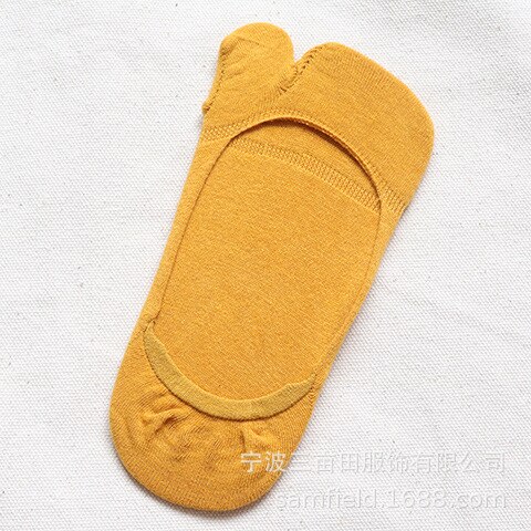 Women Cotton Two-toe Socks Solid Color Split Toe Shallow Mouth Non-slip Socks Summer Sweat-absorbent Invisible Socks WSD029: turmeric