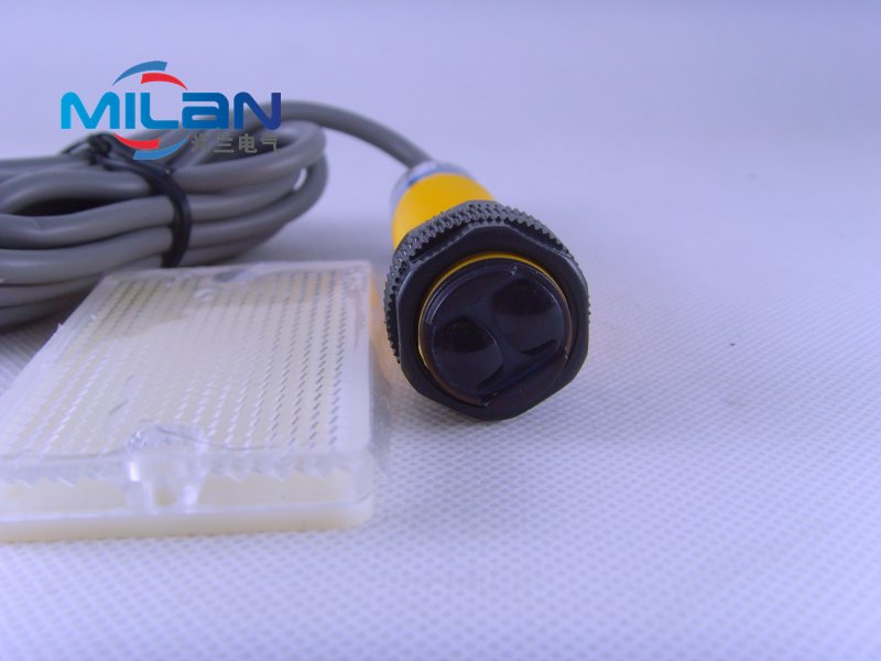 1 PCS Feedback reflex optische switch sensor E3F-R2NK DC NPN NO diameter 18mm afstand 2 m Transducer