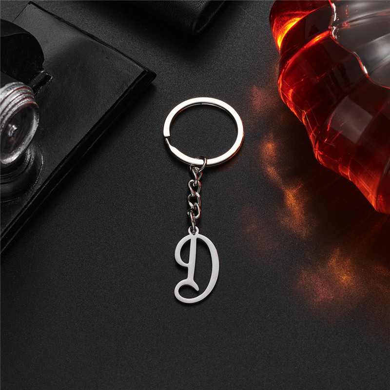 Llavero con letra inicial de A-Z de acero inoxidable para amantes, joyería antigua en inglés, colgante del alfabeto, llavero de coche, accesorios para bolso: Rojo