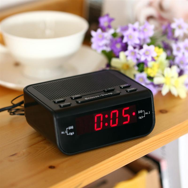 FM Digital Alarm Clock Radio with Sleep Timer FM Radio LED Display Snooze Dual Band Storage Stations AM/FM with EU Plug