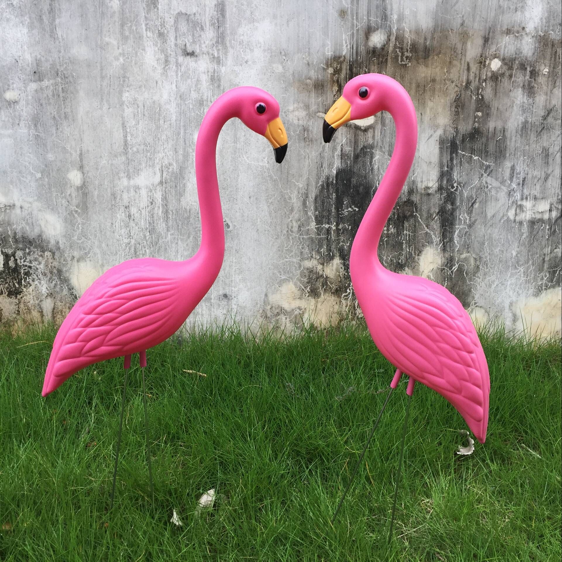2Pcs/set Artificial Paunchy Flamingos Plastic Yard Lawn Art Stakes Simulated Flamingo With Belly Garden Ornaments: 2pcs pink flamingo