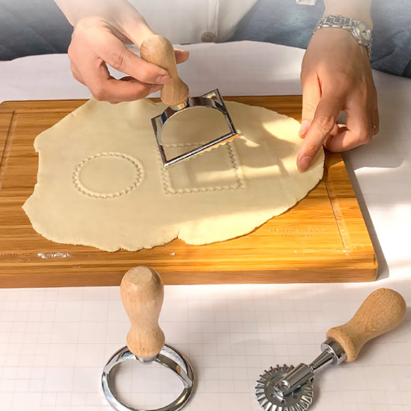 Pasta Hand-Cutting Machine Embossed Dumpling Embossing Machine With cuisine kitchen gadgets metal dough Side flower biscuit mold