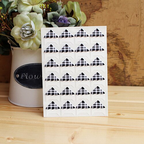 24 Pcs/Lot DIY Retro Plaid Stripes Corner Paper Stickers For Photo Album Fitting Handwork Frame Albums Decoration Scrapbooking: Red