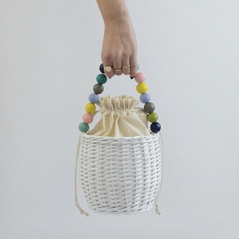 Pärlformad bärbar vävd halmväska rottingpärla liten fräsch strand bucket bag ins tide style grönsakskorg handväska: Vit