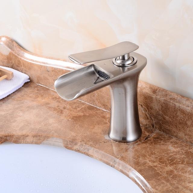Vandfald badeværelsesvask håndvaskarmaturer koldt hanedæk monteret vandmixer kran antik bronze krom færdig: Børste nikkel
