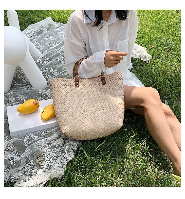 Strandsäck för kvinnor med stor kapacitet, vävd halmväska, bohemisk crossbody-väska, rottingliknande handväska: Beige