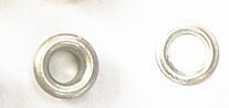 Messing materiale metal øjer knap hårdere plating farver 2 dele til pr sæt 6 mm indvendige diameter metal små øjer: Nikkelfri hvid