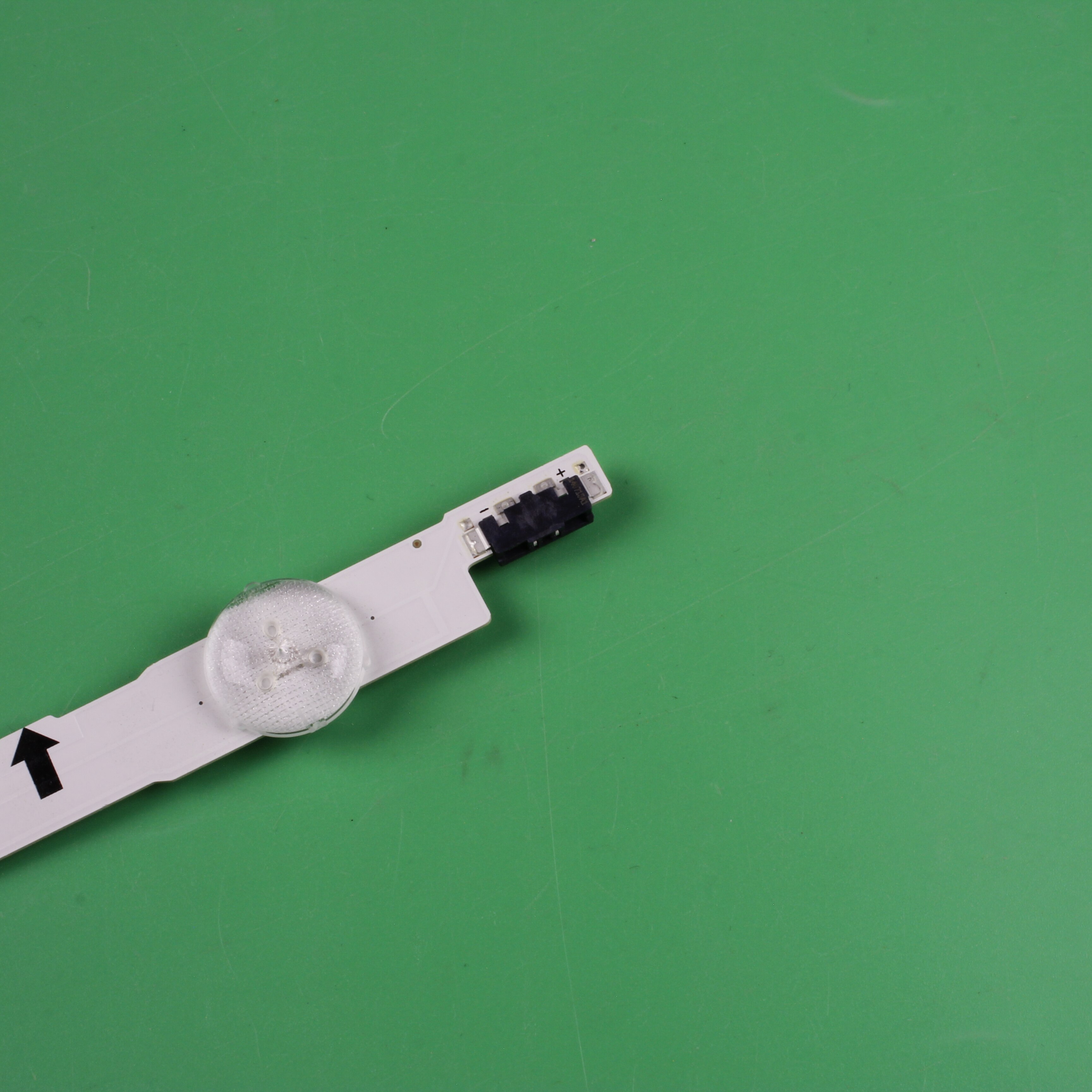 original 10 PCS/set LED backlight strip D4GE-400DCA-R1 R2 D4GE-400DCB-R1 R2 for CY-GH040CSLV5H