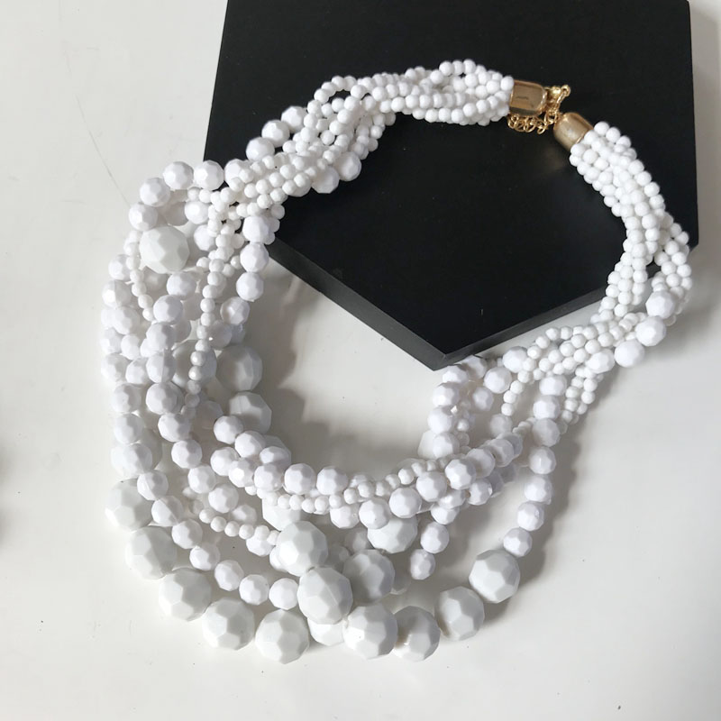 Gult mörkrött flätat halsband med akrylpärlor: Ren guldfärg