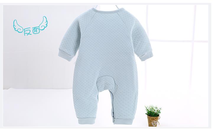 Combinaison chaude bébé en automne et winte