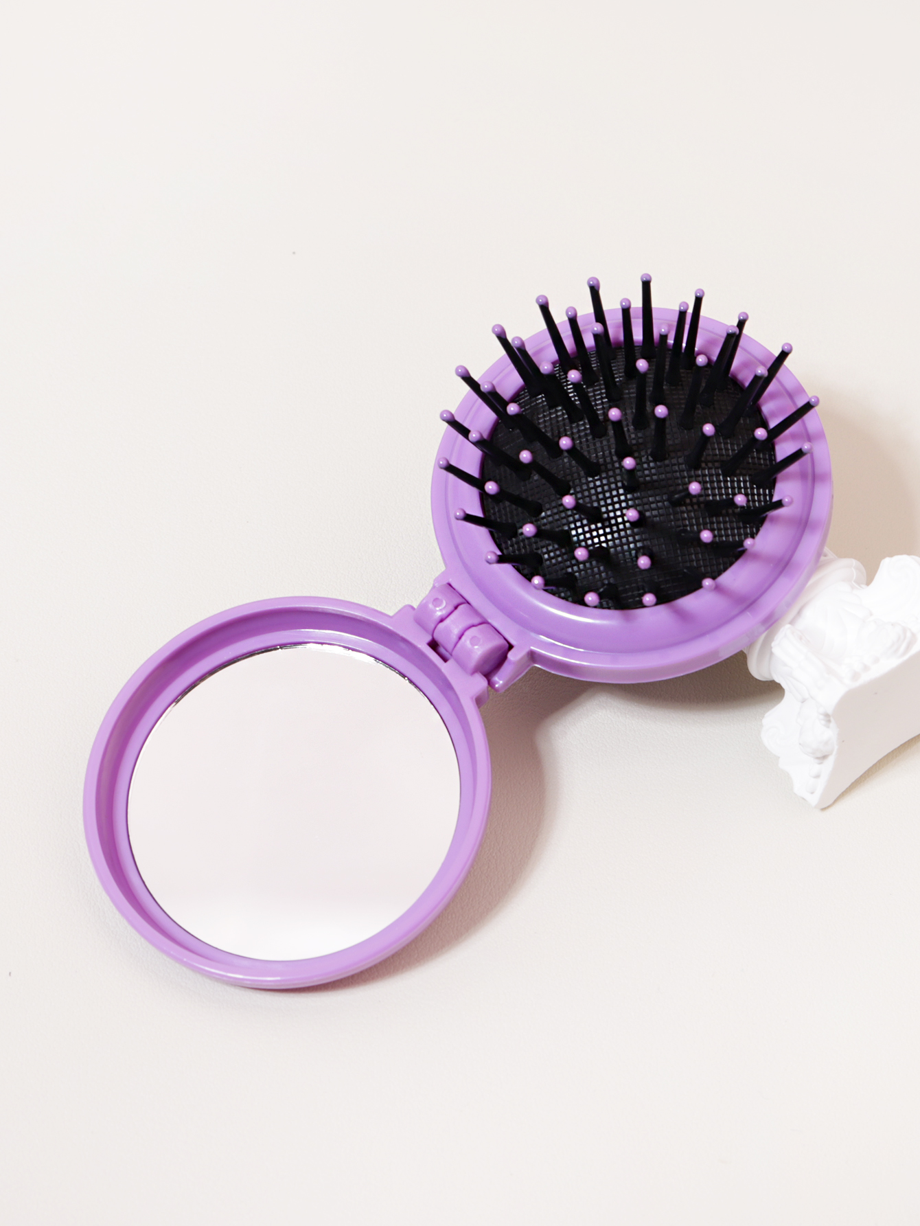 Peine de tamaño pequeño con espejo plegable, herramienta de estilismo para masaje portátil de viaje, cepillo de pelo para mujer, 1 Uds.: Morado