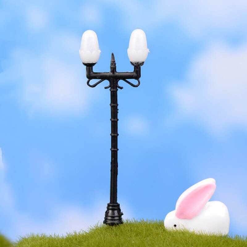 1pcs Miniature Streetlights Cute Resin Crafts Decorations Fairy Gnome Terrarium Christmas Party Garden Random Style: A