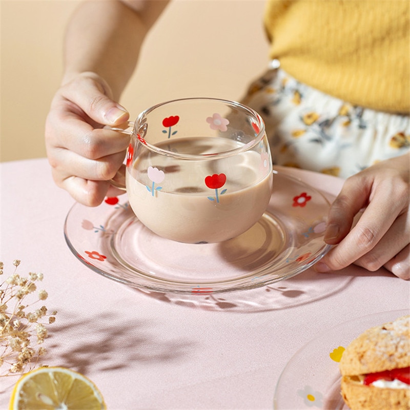Japansk genomskinlig blomma glas mjölkkopp med sked och fat set kaffe frukost mugg dessert tallrik söt enkel tekopp