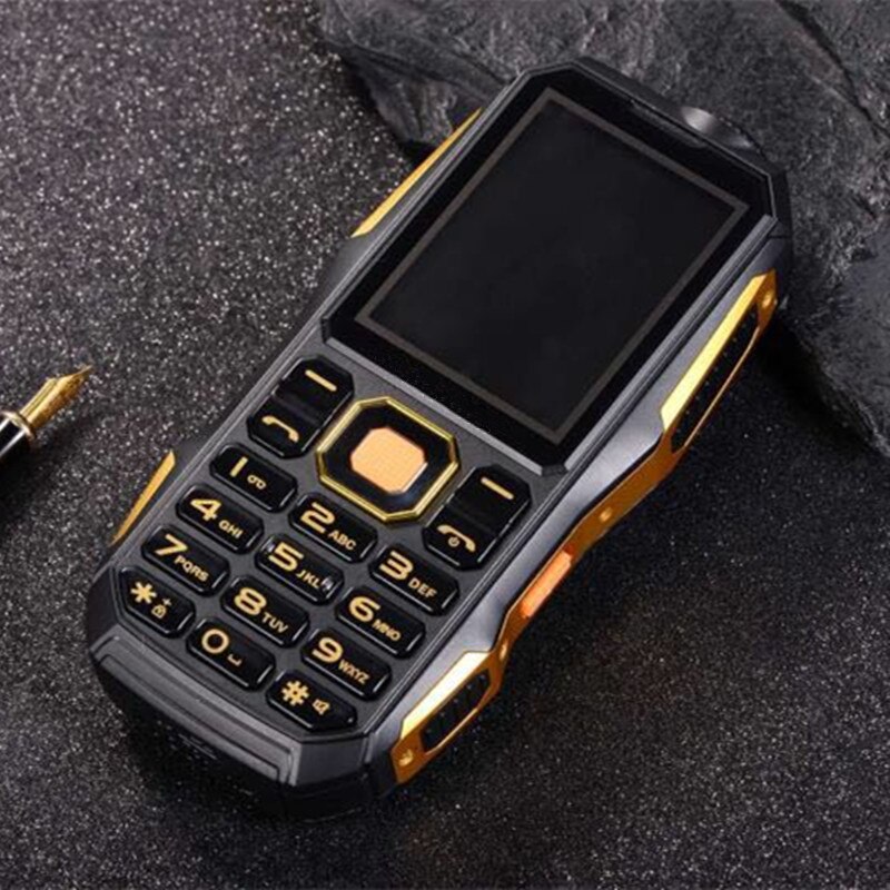 2.4inch Goedkope Kleine Mini Dual Sim Mobiele Telefoon Schokbestendig Sterke Torch Bluetooth Ondersteuning Russische Toetsenbord MP3 MP4 Power Bank