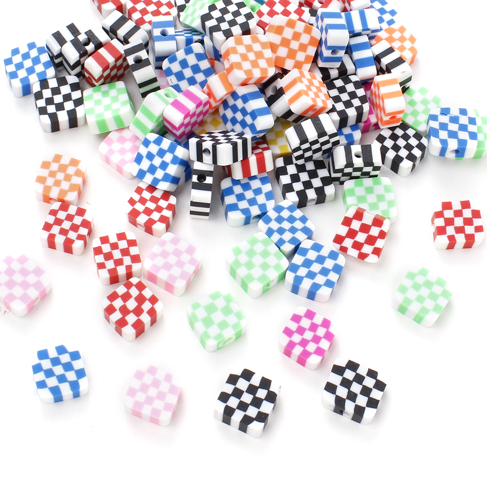 Cuentas de arcilla suave con estampado de tablero de ajedrez, abalorios espaciados a cuadros clásicos para pulsera, accesorios de joyería, 50 unidades: Blanco