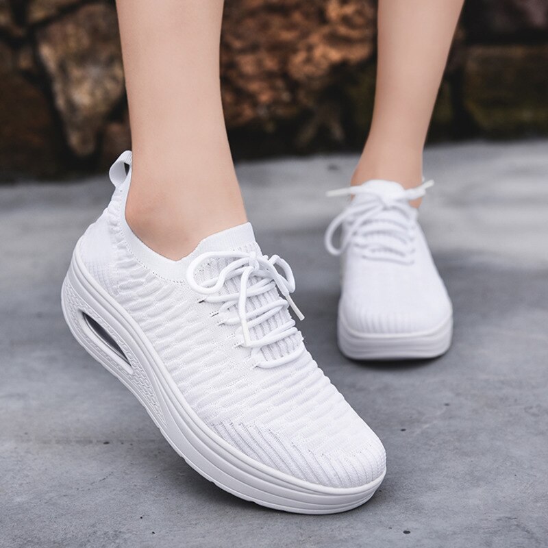 Utomhus höst dam& #39 ;skor snörning swing wedge platåskor kvinna sneakers vita damskor höjdökande toning skor