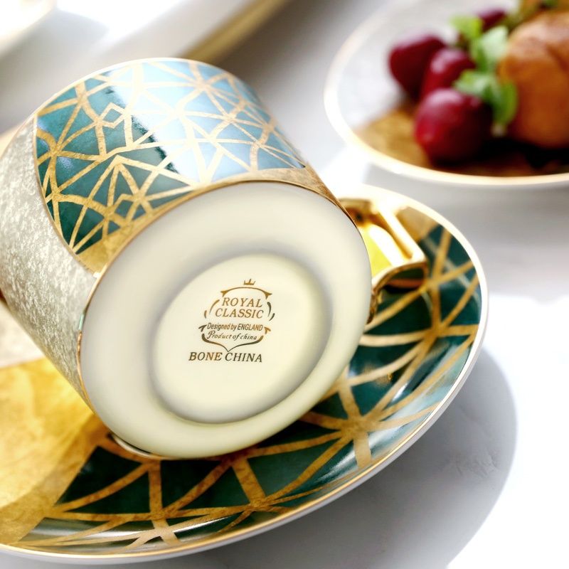 European-style gold bone China coffee cup and saucer set ceramic flower teacup small deluxe afternoon teacup spoon اكواب قهوه