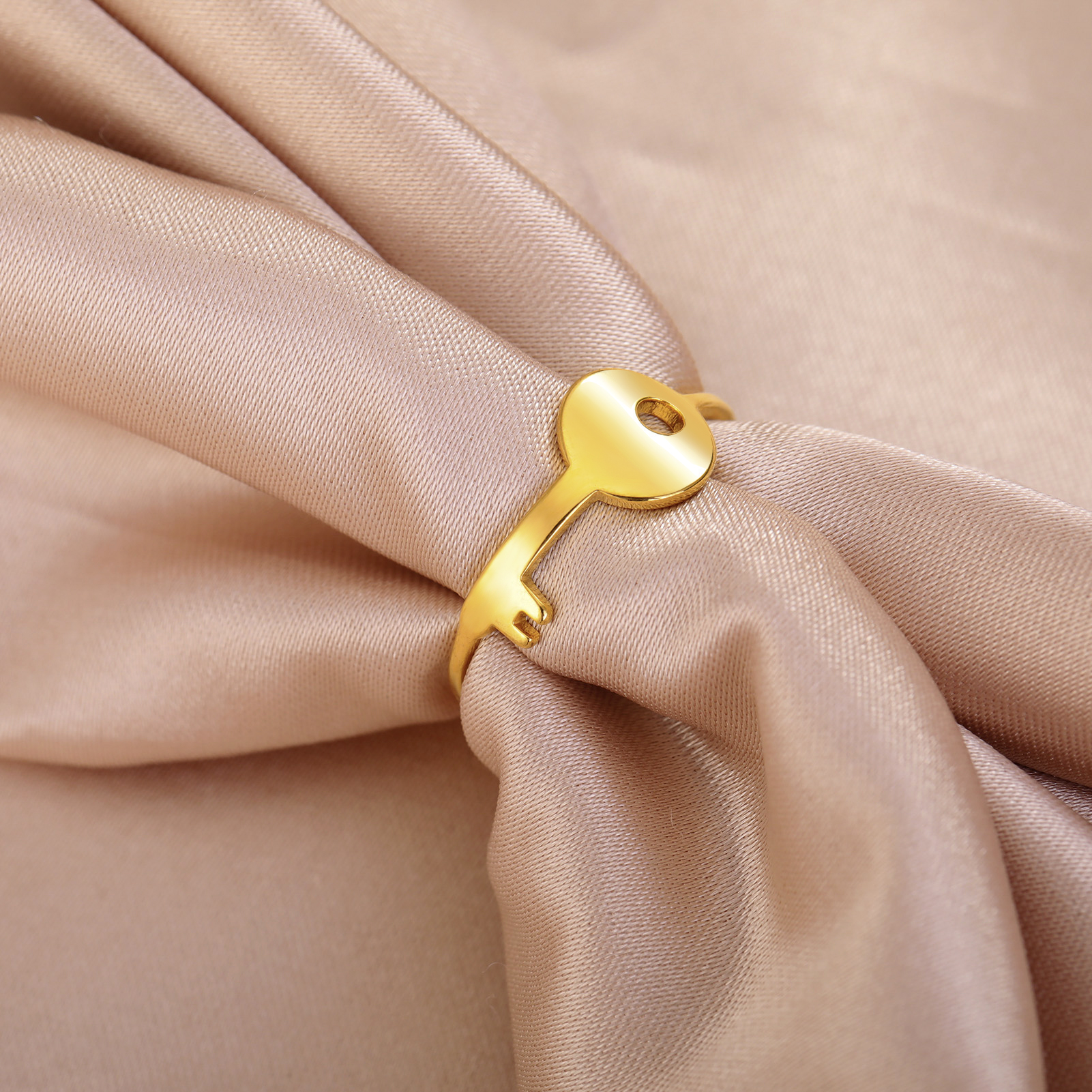 Skyrim Key Shape Ring Women Stainless Steel Gold Color Finger Rings Wedding Band Trendy Jewelry Valentine for Friends