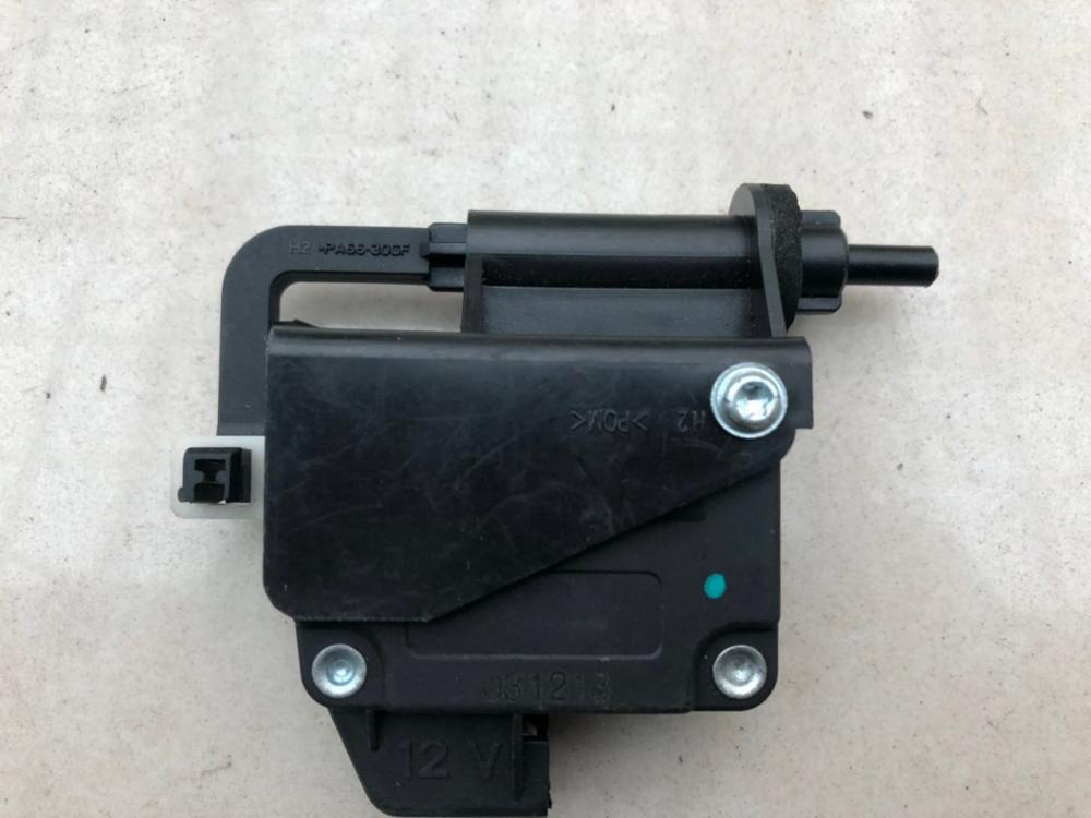 Motor de cubierta de bloqueo de tanque de gas para recambios de motor de coche chino SAIC ROEWE 550 MG6 FUG100500
