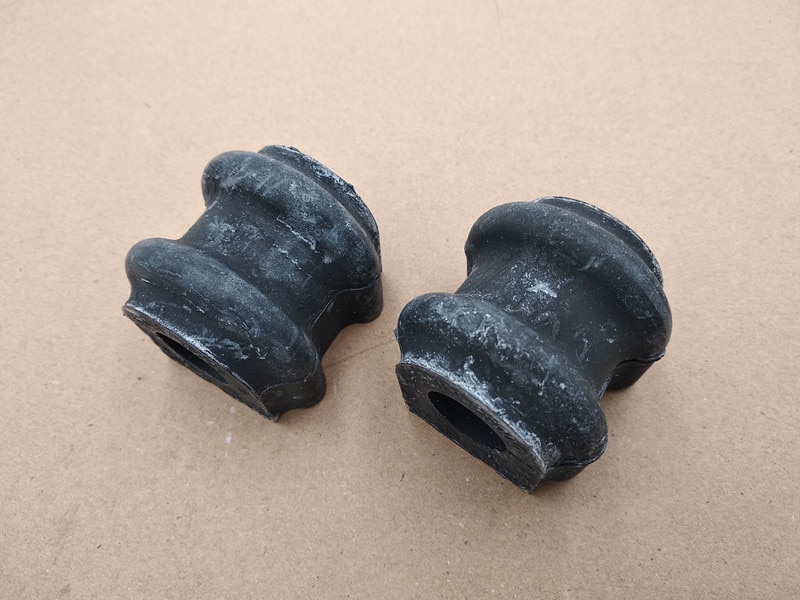 Para hyundai tucson ix IX35 para SPORTAGE buje estabilizador trasero, buje de manga de goma de barra de equilibrio 555132S000. 2 uds
