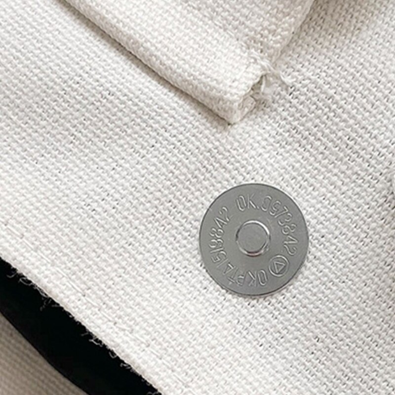 Quadratische umhängetasche für damen, lässige schultertasche mit überschlag und aufnähern, verstellbare träger, messenger bag aus canvas für damen