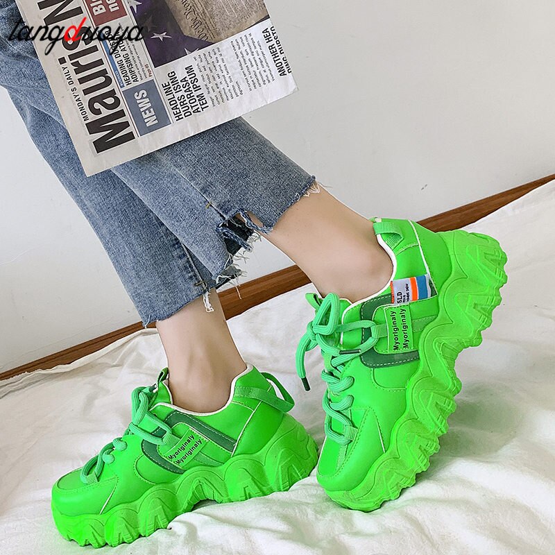 Kvinna löparskor ökar 6cm ins högklackade sneakers kvinnor höjd plattform andas sport pappa skor tjejer